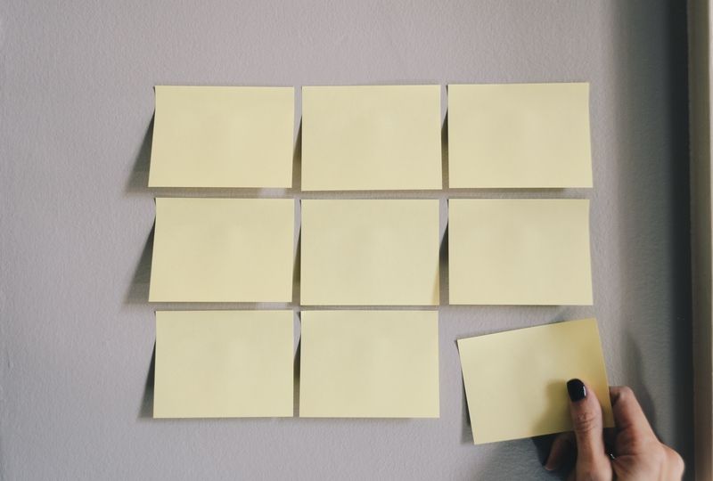 Empty sticky notes