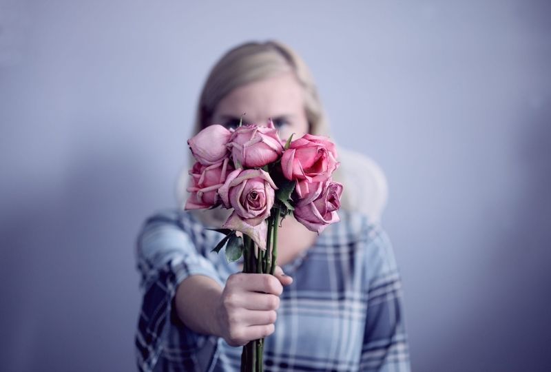 A woman holding a bouquet of roses