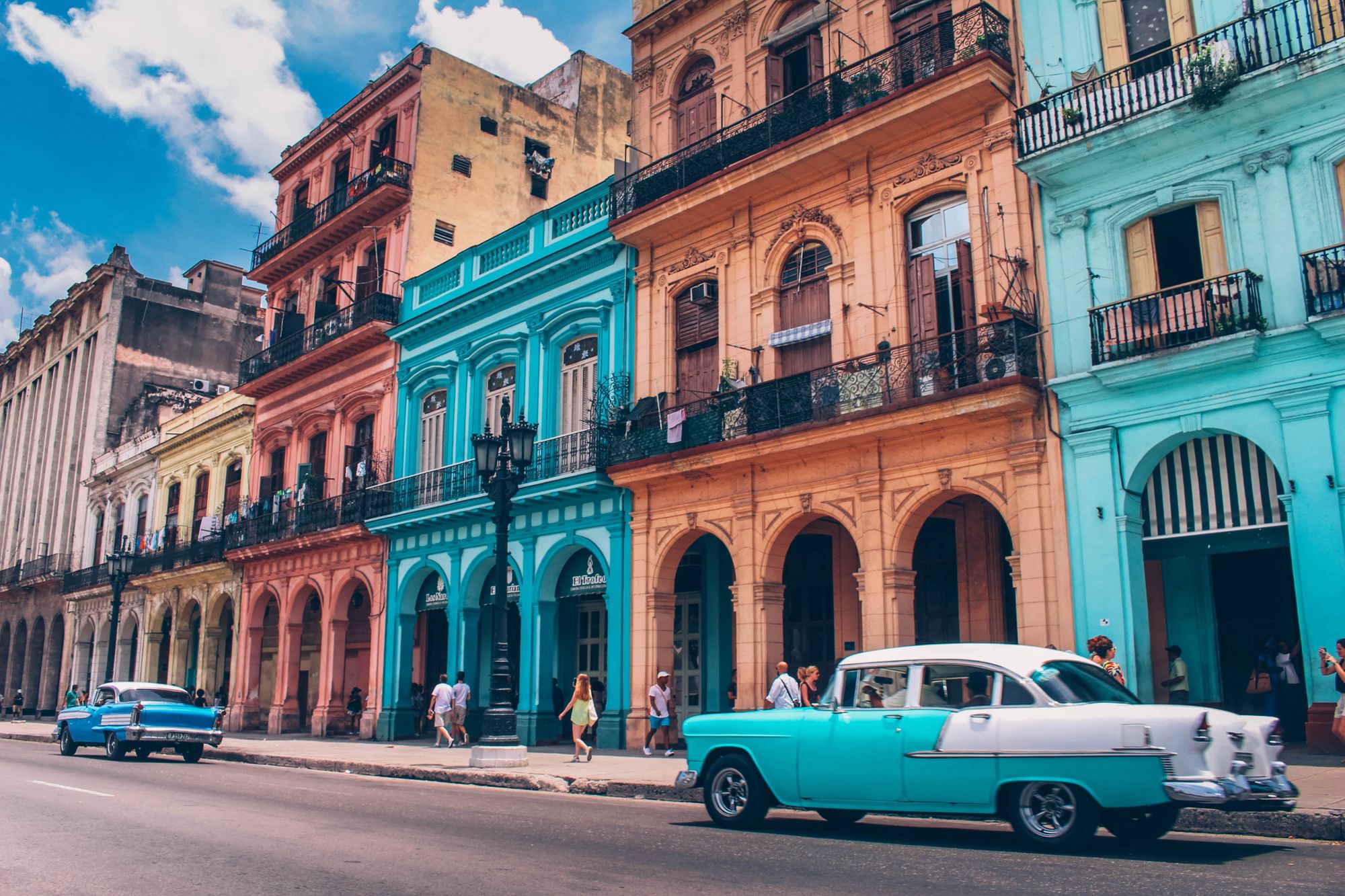 Cuban buildings and cars