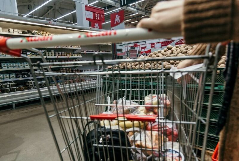 A cart being pushed in a Spanish grocery store