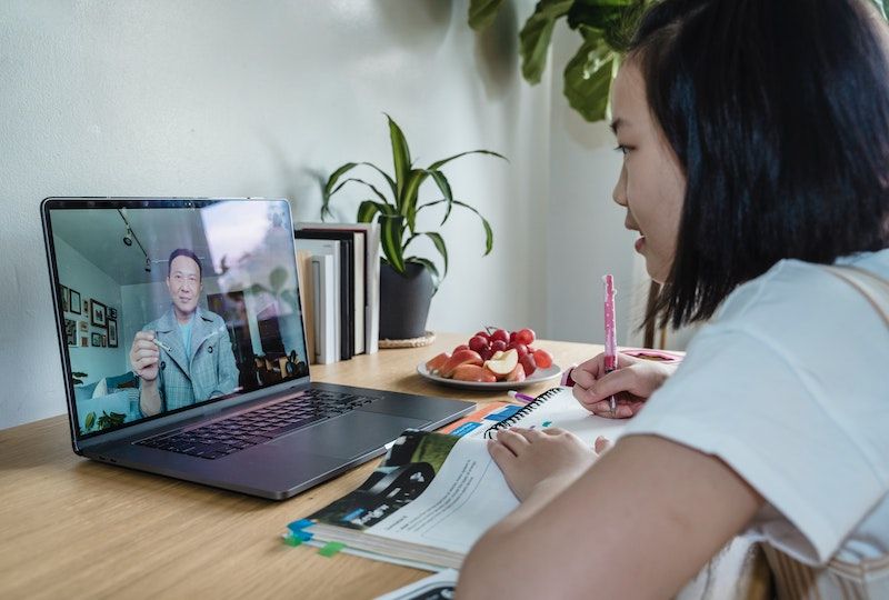 girl having an online class