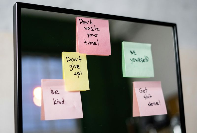 sticky notes with English words on the mirror