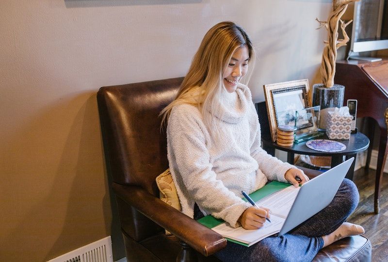 woman learning online