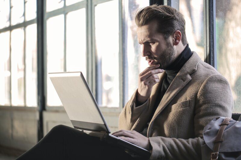 man looking at a computer confused